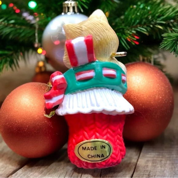 VINTAGE 1990 Carlton Cards Heirloom Collection Kitten in a Stocking Ornament - Picture 4 of 9